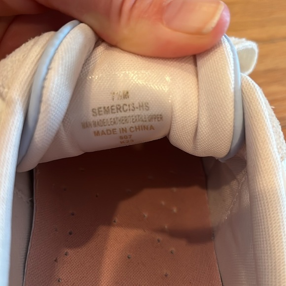 Easy Spirit like new sneakers! Size 7.5. Just adorable! - Picture 5 of 5